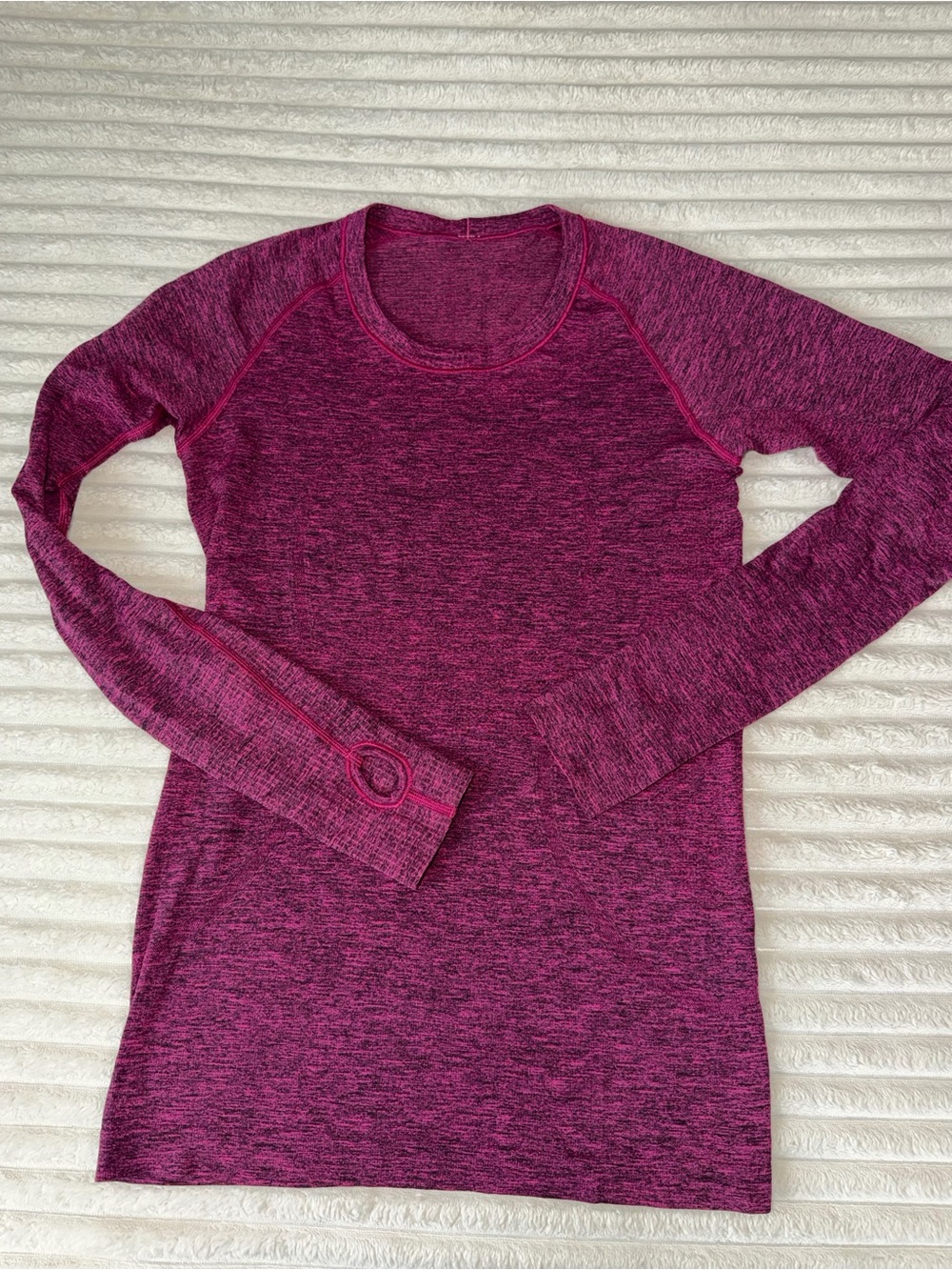 Lululemon Swiftly Tech Long Sleeve Crew
Size 6